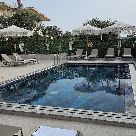 Finnley Apartament *